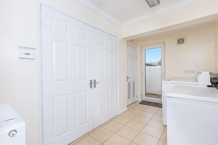 1 bedroom Flat To Let - Photo 4