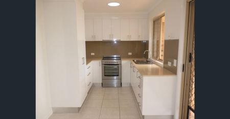 FAMILY HOME IN GOONELLABAH - Photo 2