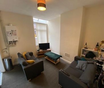 3 bedroom private hall to rent - Photo 1