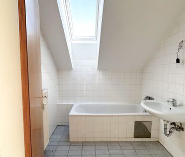 Helle 3-Zimmer-Dachgeschosswohnung mit Loggia - Photo 6