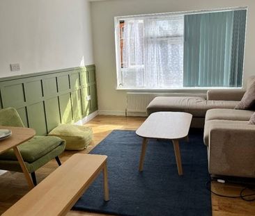 2 Bed Flat, Chelmsford Road, E11 - Photo 2