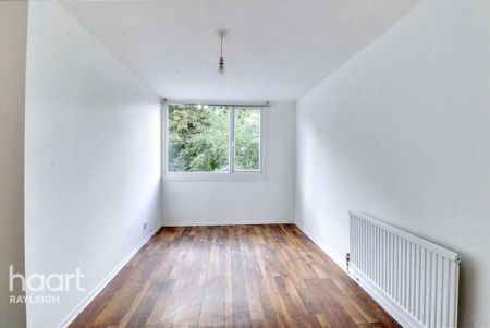 3 bedroom end of terrace house to rent - Photo 3