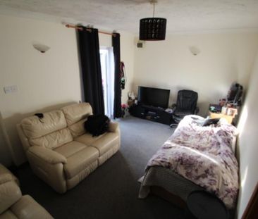 2 bedroom semi-detached house to rent - Photo 5