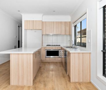 Space, Style & Suburb Living - Photo 2