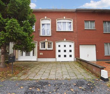 Zeer verzorgde en vernieuwde woning met inpandige garage, 3 slaapka... - Photo 1