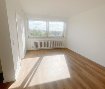 Modernisierte 4-Zimmer-Wohnung mit Aufzug und Sonnenbalkon in Blank... - Photo 1