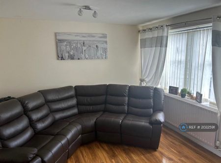 1 bedroom in a house share to rent - Photo 5