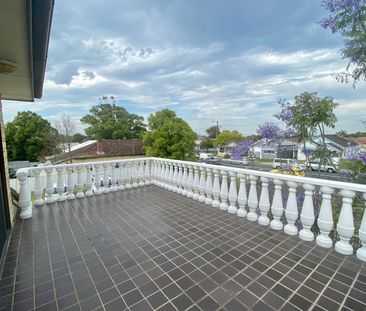 Two Bedroom Townhouse In Convenient Location! - Photo 2