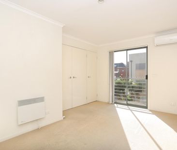 24 Kynoch Lane, Maribyrnong VIC 3032 - Photo 3