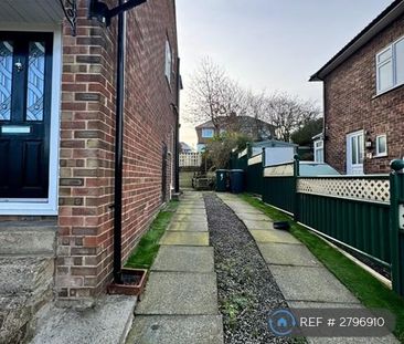 3 bedroom semi-detached house to rent - Photo 1