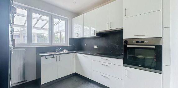 Huis te huur in Leval-Trahegnies voor € 1.030 met 2 slaapkamers - Photo 2