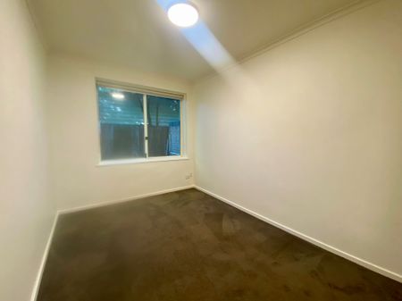 Ground floor, TWO outdoor areas! - Photo 3