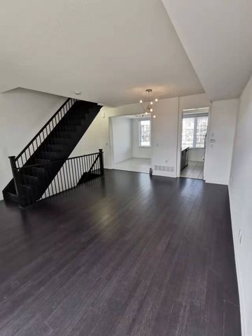 For Lease - 209 Harding Park Street, Newmarket, Ontario - Photo 2