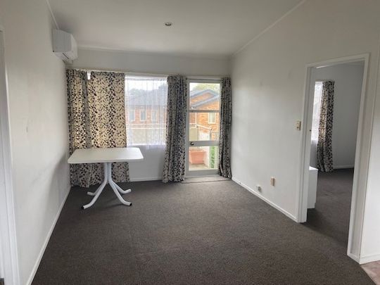 Nice and tidy great location - Photo 1