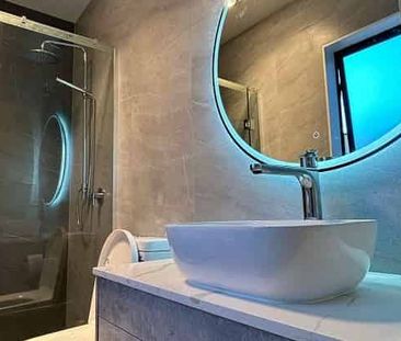 Modern 2-Bedroom Granny Flat with Stunning View - Photo 3