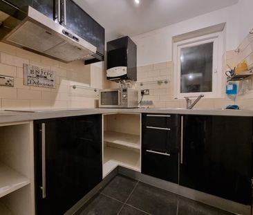 1 Bed Flat, Basement, WC1N - Photo 5