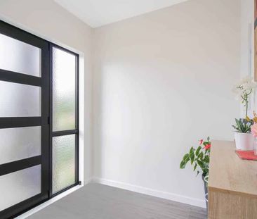 Spacious and Sun Filled 3 Bedroom Home in Alfriston - Photo 5