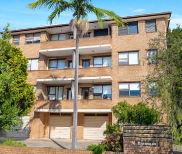 Contemporary & Elegant Coastal Apartment - Photo 4