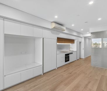 Sleek & Sophisticated Studio Apartment - Photo 6