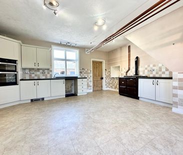 6 bedroom detached house to rent - Photo 5