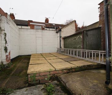 2 bedroom end of terrace house to rent - Photo 4