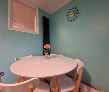 3 bedroom flat to rent - Photo 4