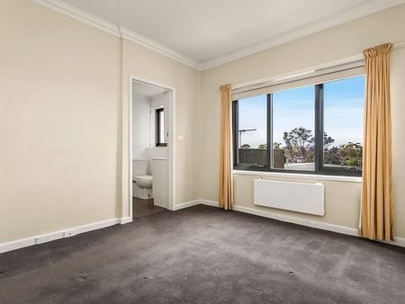 One Bedroom Apartment in Prime Location - Photo 5