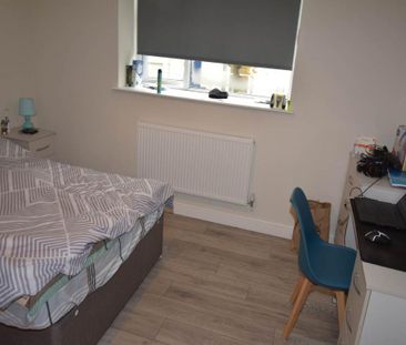 3 bedroom flat to rent - Photo 3
