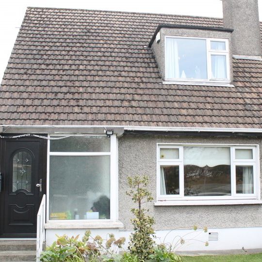 Cozy room to rent in a 3-bedroom house in Crumlin, Dublin - Photo 1