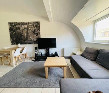 Zeer ruime GEMEUBELDE studio met slaaphoek, vlakbij St-Pietersplein... - Photo 3