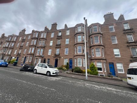 3 bedroom flat to rent - Photo 2