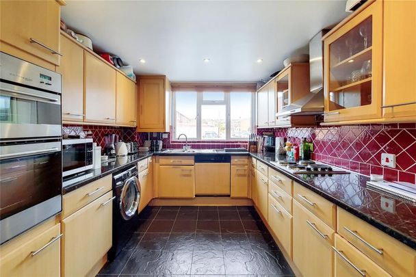 3 bedroom end of terrace house to rent - Photo 1