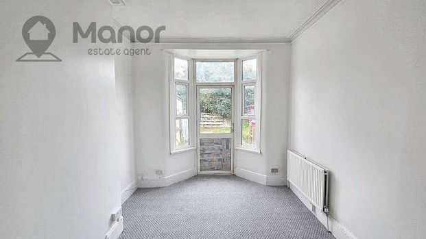 Central Park Road, East Ham, E6 - Photo 1