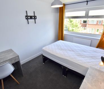 Room 5 - 19 Tarrant Walk Walsgrave, Coventry - ONE BEDROOM BILLS IN... - Photo 1