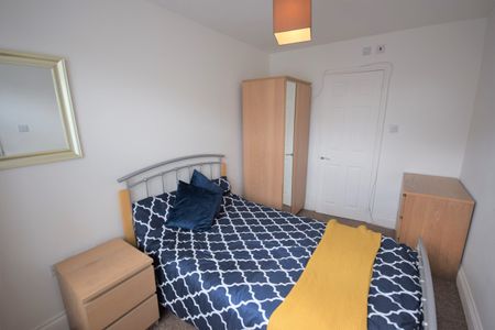 6 Bedroom Property - Filton - Photo 3