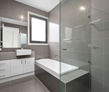 STUNNING TOWNHOUSE - Photo 3