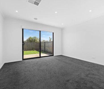 23 Bolton Street Melton South VIC - Photo 4