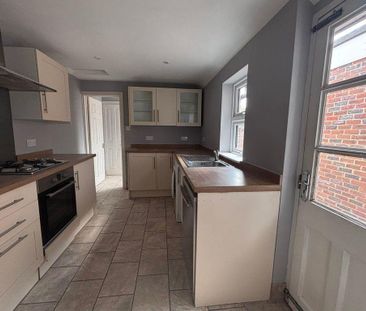 3 bedroom terraced house to rent - Photo 3