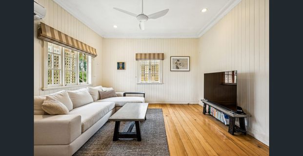 Fully Furnished Home in a Prestigious Coorparoo Pocket - Photo 1