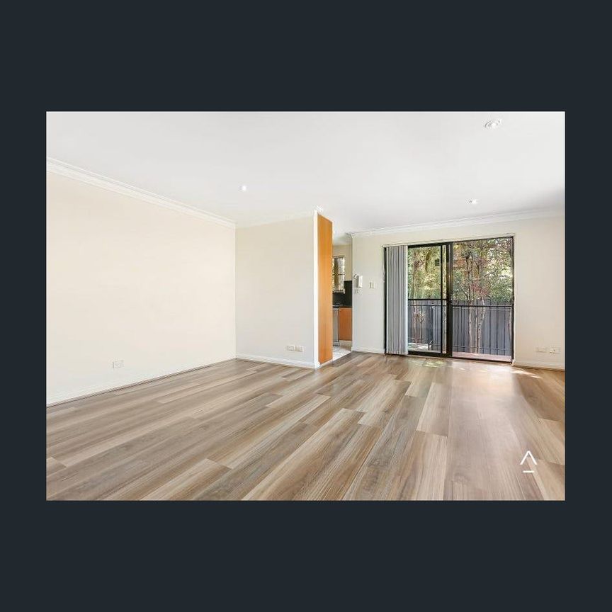 The Perfect Three Bedroom Townhouse - Photo 1