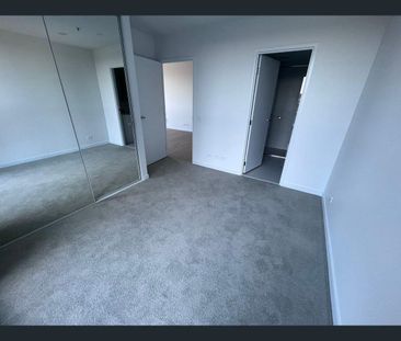 Stylish Living in the Heart of Box Hill - Photo 4