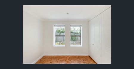 Rare courtyard home on edge of city - Photo 5