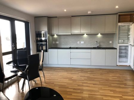 Flat Akeman Hosue, Histon Road, Cb4 - Photo 5