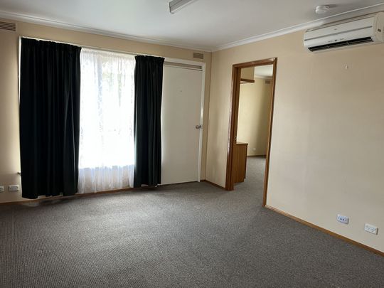 TWO BEDROOM UNIT IN WELL MAINTAINED COMPLEX - Photo 1