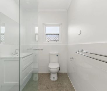 Ideal Beachside Lifestyle - Immaculately Renovated Two Bedroom Unit - Photo 4