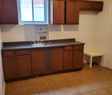 🏡 À LOUER – 3 ½ (demi sous-sol) – Quartier calme et paisible - Photo 2