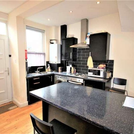 Harold View, Leeds, LS6 - Photo 1