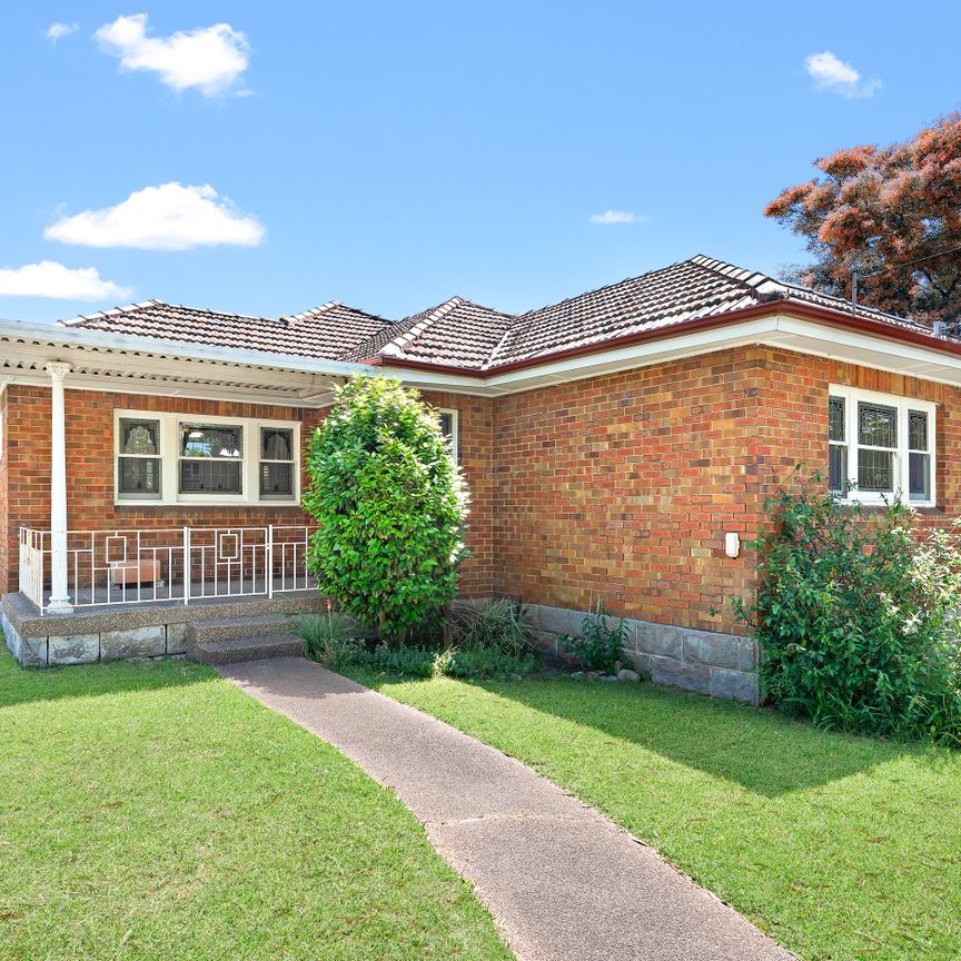 8 Waterside Crescent, Earlwood NSW 2206 - House For Rent | Domain - Photo 1