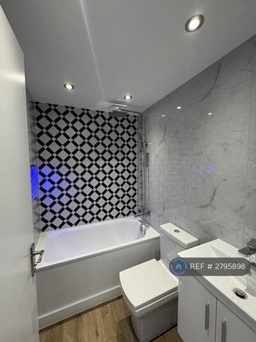 3 bedroom terraced house to rent - Photo 3