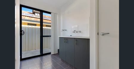 Freshly Painted & Perfectly Positioned – 25 Lascelles Circus, Lakelands - Photo 2